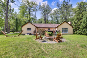 Pocono Summit Home with Hot Tub about 4 Mi to Kalahari!